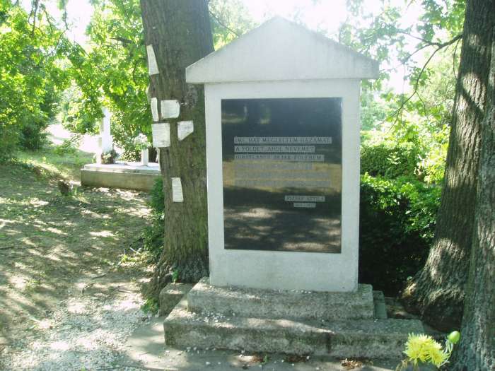 Balatonszárszó, Temető. József Attila eredeti sírja.jpg Balatonszárszó, Temető. József Attila eredeti sírja.jpg