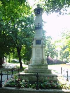 Debrecen, Emlékkert: Gályarabok emlékoszlopa 1.kép.jpg Debrecen, Emlékkert: Gályarabok emlékoszlopa 1.kép.jpg