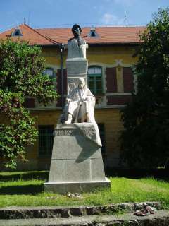 Nagykőrös, Szabadság tér.jpg Nagykőrös, Szabadság tér.jpg