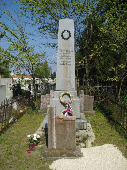 Pápa, Alsóvárosi temető: Tarczy Lajos sírja.jpg Pápa, Alsóvárosi temető: Tarczy Lajos sírja.jpg